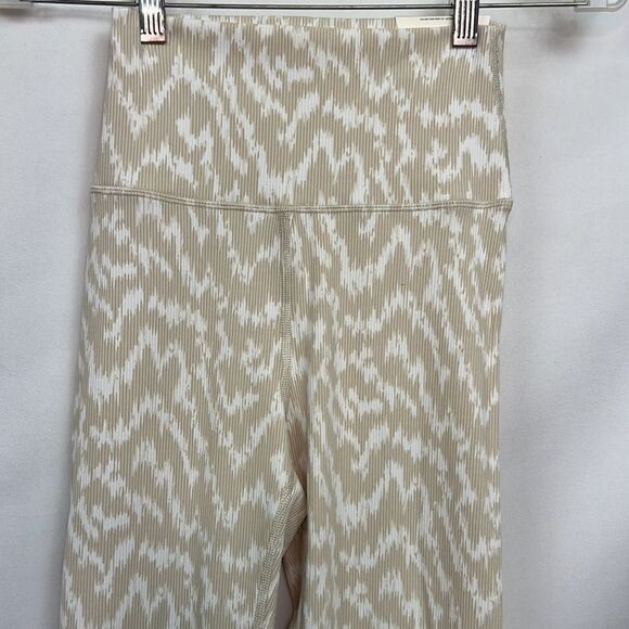 Aerie Offline Tan and White ribbed 7/8 leggings NWT size medium - Picture 2 of 14